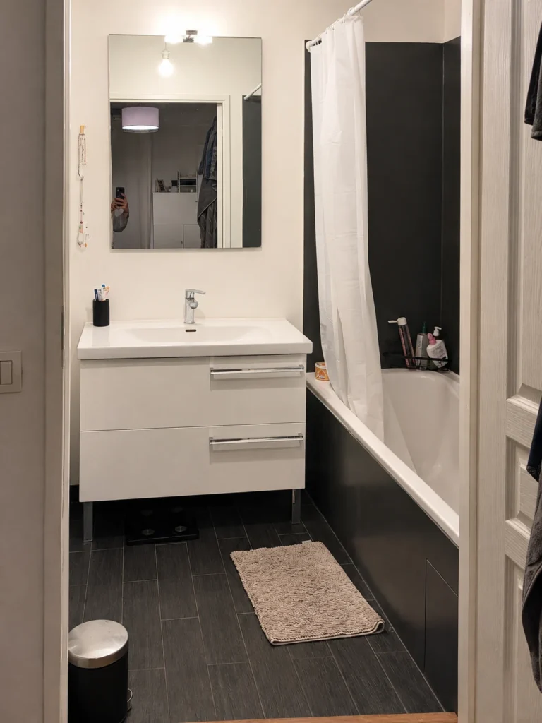 Salle de bain avant rénovation complète par SERBA’NET