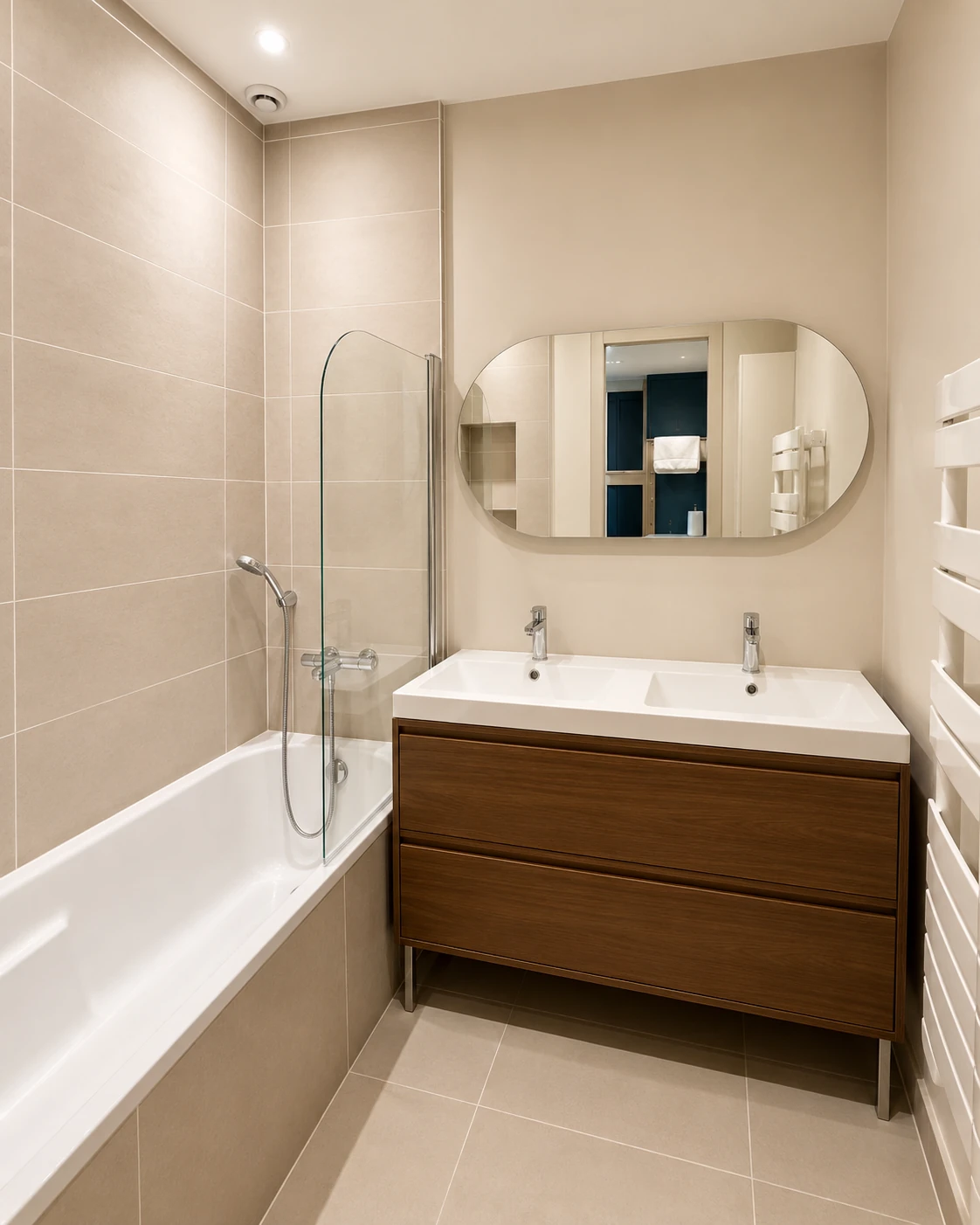 Rénovation de salle de bain avec douche, faïence verte et robinetterie noire réalisée par SERBA’NET